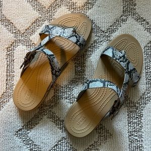 Crocs Tulum Toe Post Sandal - size 6
